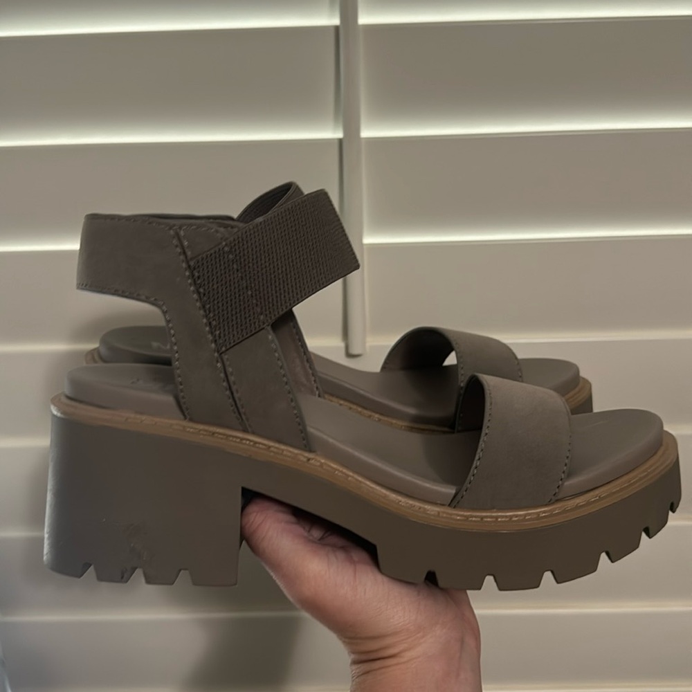 Mia Chunky heel sandals